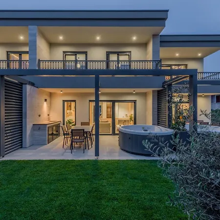 Casa Di Mare - Garden Vila Trogir